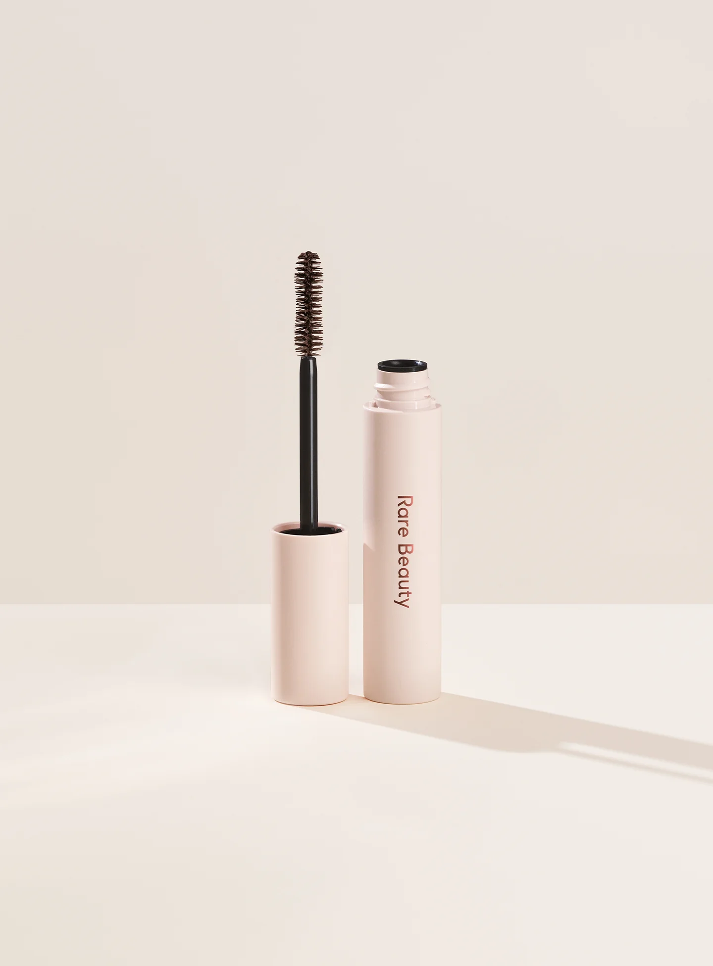 12 Perfect Strokes Universal Volumizing Mascara - Brown - Image 1